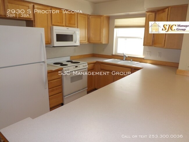 Building Photo - 3 bedroom 2.5 bath Townhome condo for rent