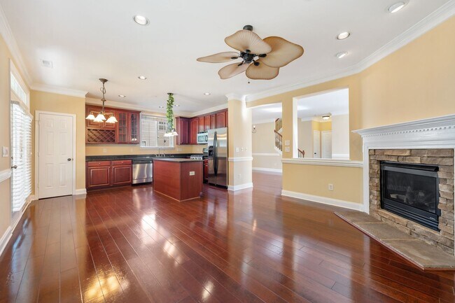 Foto del edificio - One of a Kind Custom 4 Bedroom, 2.5 Bath Beauty in Durham!