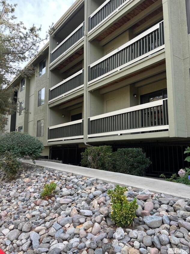 Primary Photo - 2855 Idlewild Dr