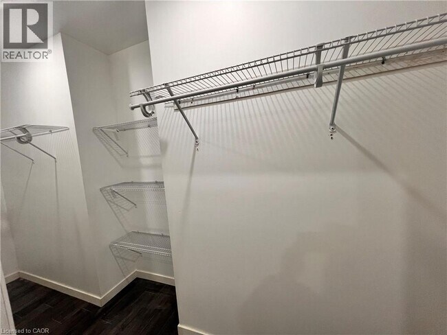 Photo du bâtiment - 3401 Regiment Rd