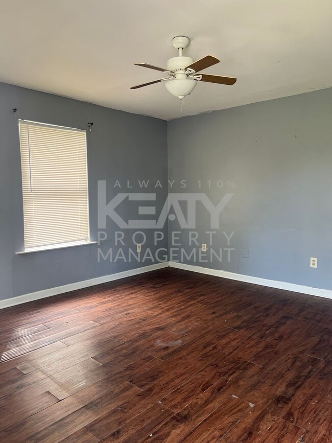 Building Photo - 3 Bedroom, 2 Bathroom House is Available Now!