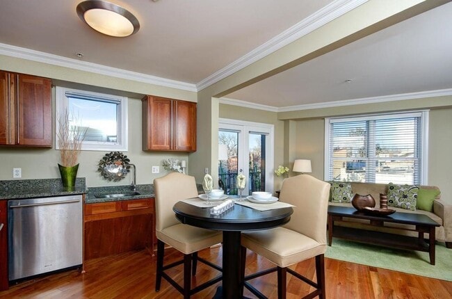 Building Photo - Centrally Located 1BR/1BA on Penn Ave Capi...