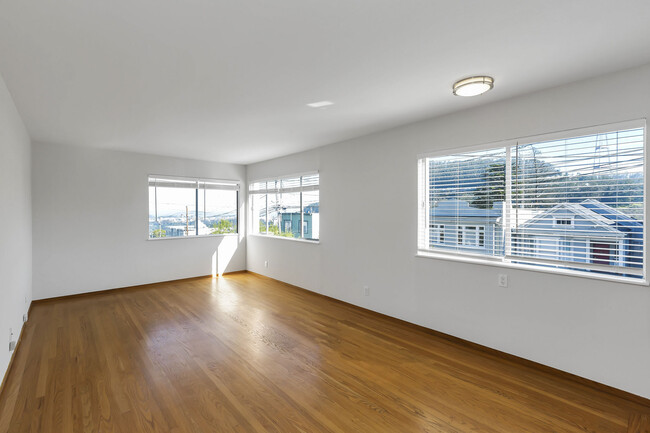 Interior Photo - 1855 10th Avenue