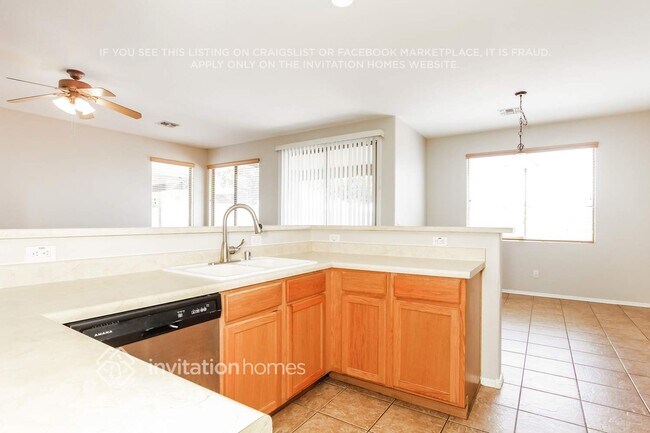 Foto del edificio - 3213 S 103rd Dr