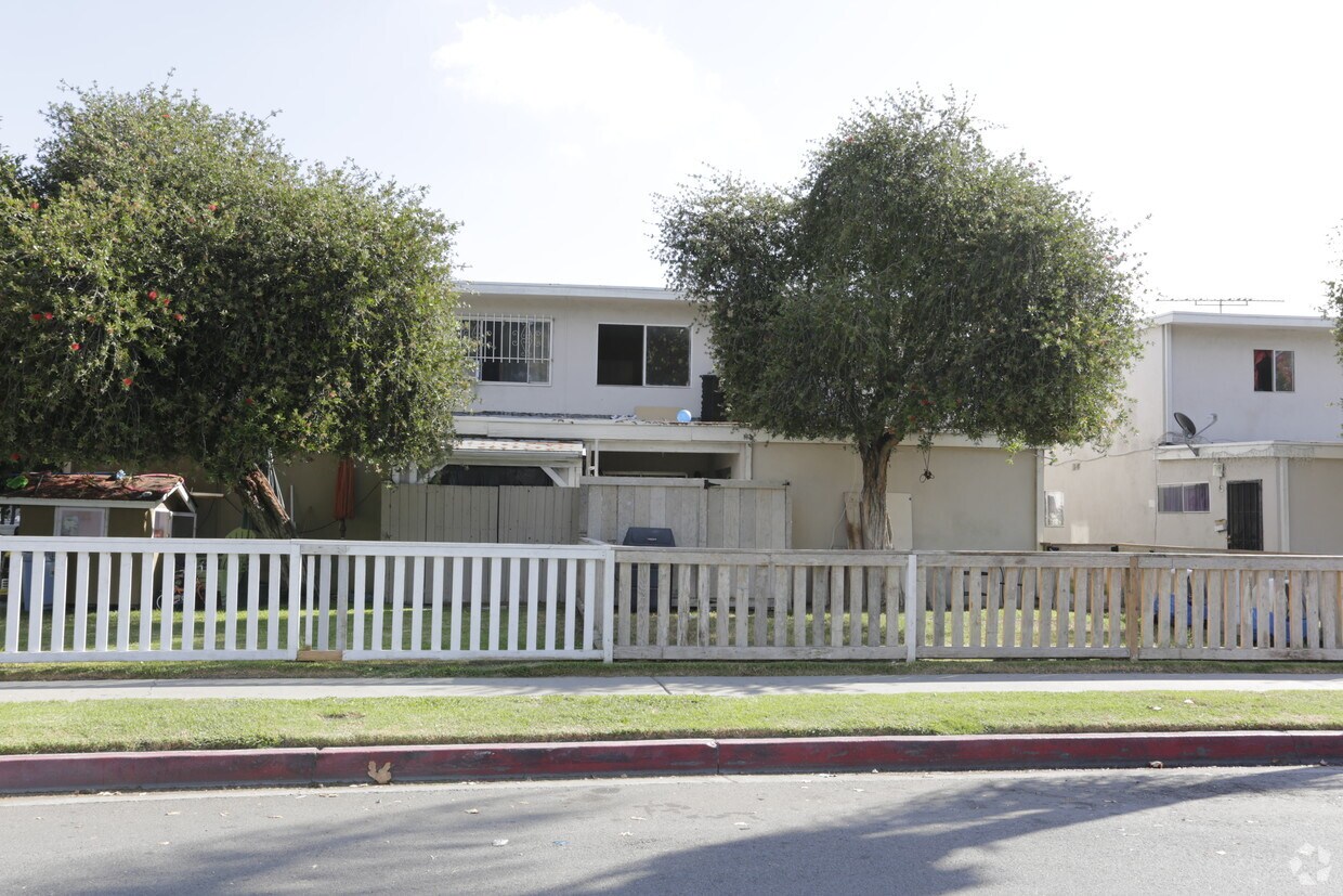 Building Photo - 2131 S Fairview St
