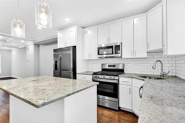 Building Photo - 313 S Newkirk St