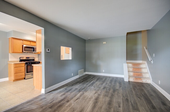 Building Photo - 2302 Carnation Dr