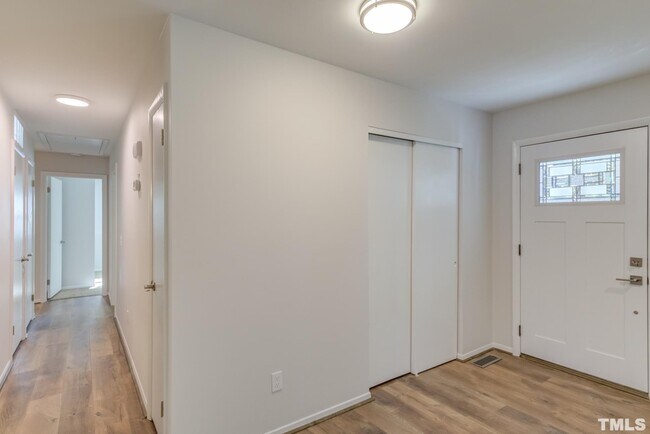 Building Photo - 1105 Wicklow Dr