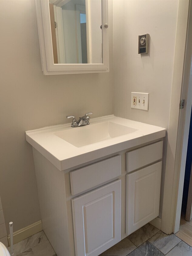 Building Photo - 496 High St