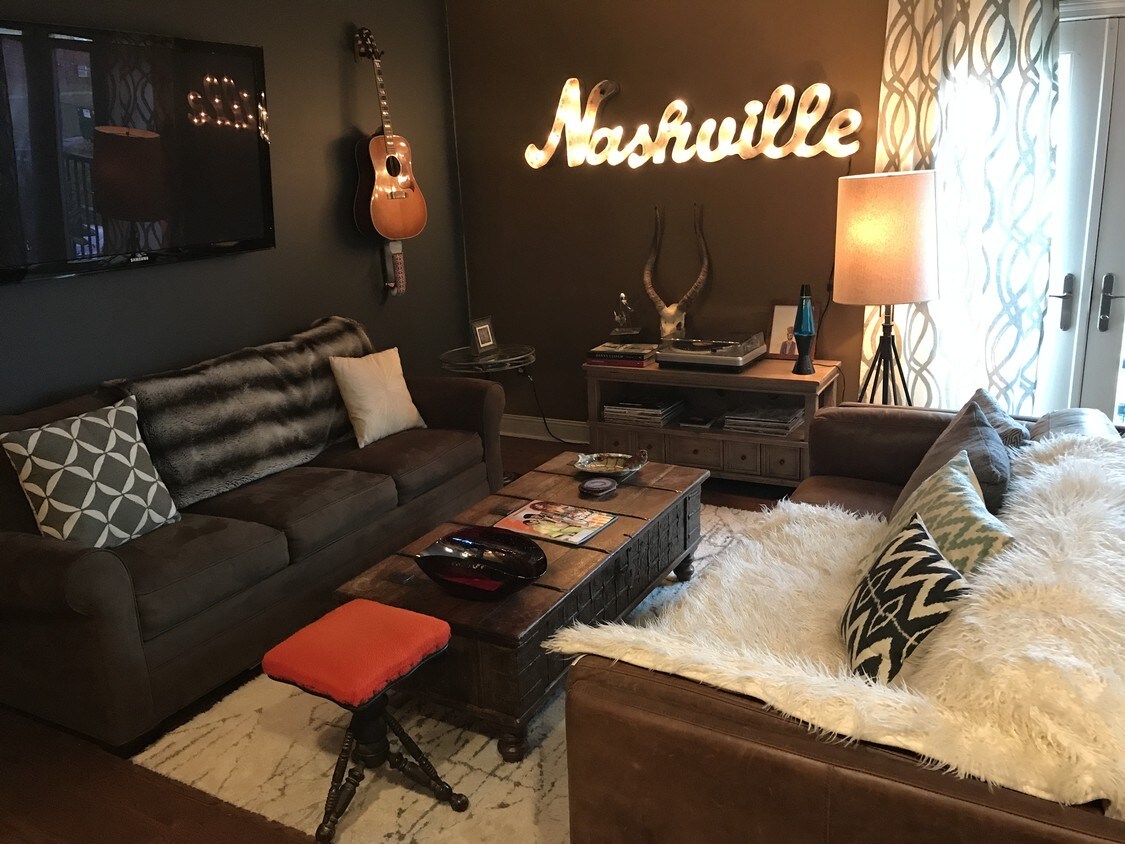 Living Room - 1015 Fatherland St