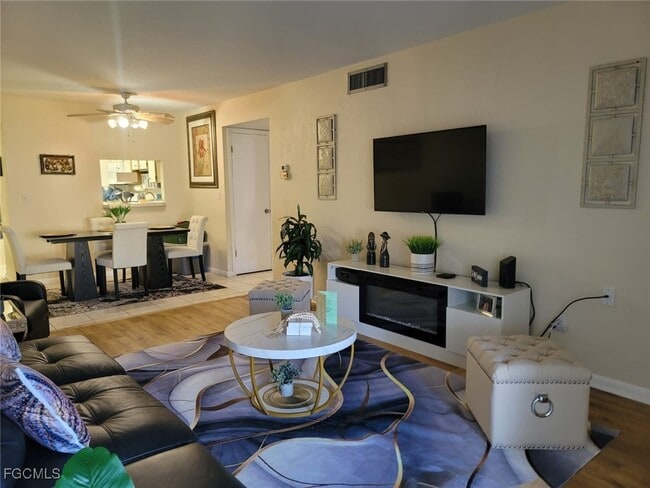 Foto del edificio - 333 Joel Blvd