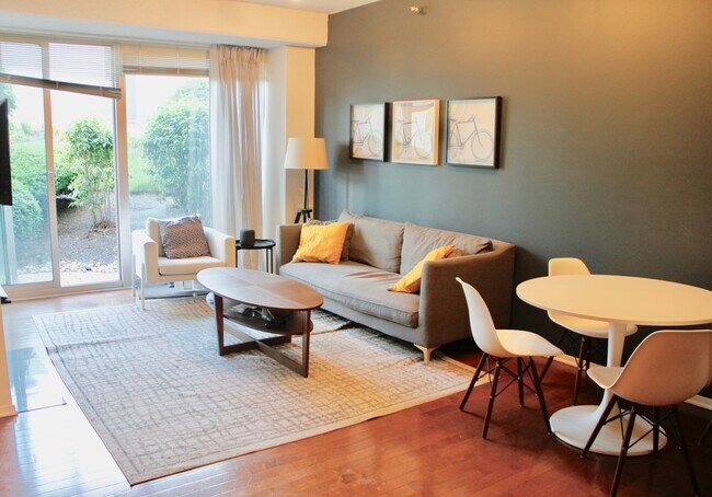 Foto del edificio - 1720 Maple Ave