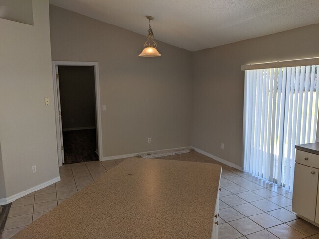 Building Photo - 3 Bedroom 2 Bath w/ an Office in Leesburg