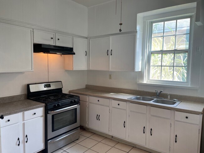 Cocina - 1230 Mandeville St