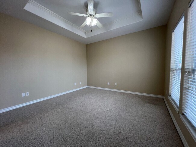 Foto del edificio - WATERFRONT TOWNHOME ON THE ISLAND!