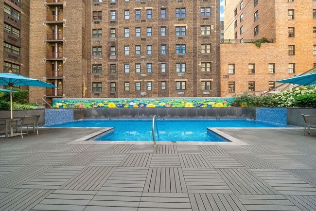 Building Photo - 219 S 18th St