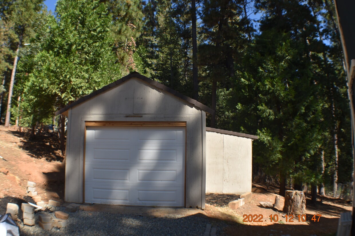 Foto del edificio - 5841 Fallen Oak Dr