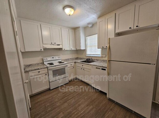 Foto del edificio - 220 Piney Mountain Rd