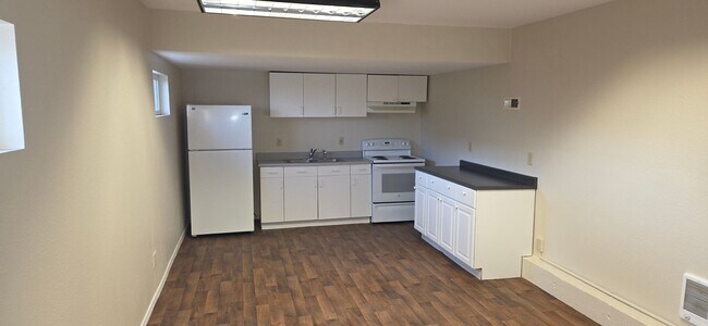 Foto del edificio - West Side Charmer! 1 bed, 1 bath- All Utilities & Lawn Care Included!