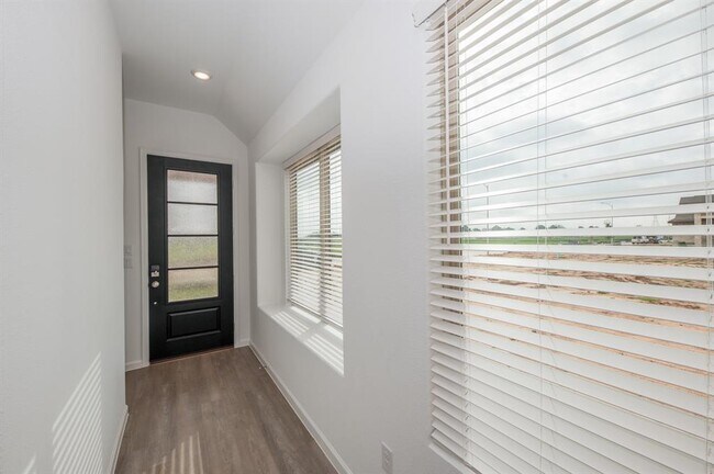 Building Photo - 4939 Shimmer Side Dr