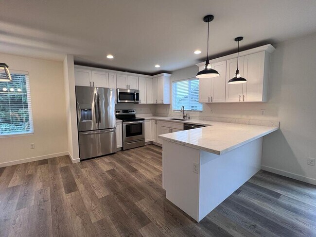Foto del edificio - Better Than New Lake Stevens home- 4bds 2.5ba