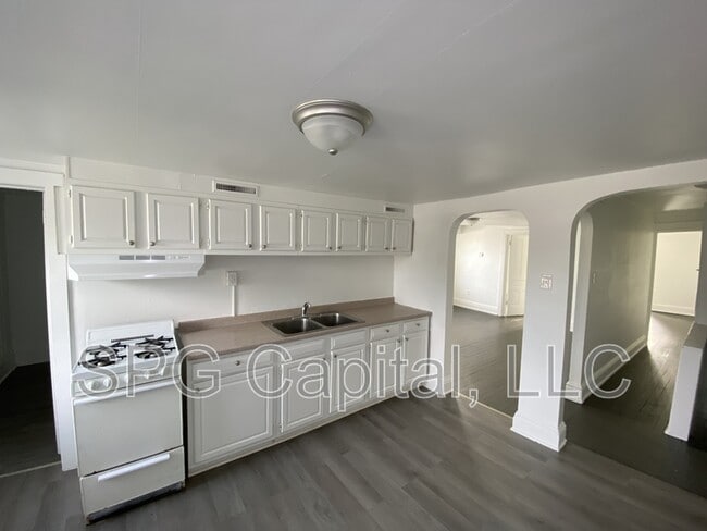 Building Photo - 871 Madison Ave