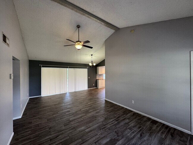 Building Photo - Beautiful 3/2 East Orlando Pool Home!