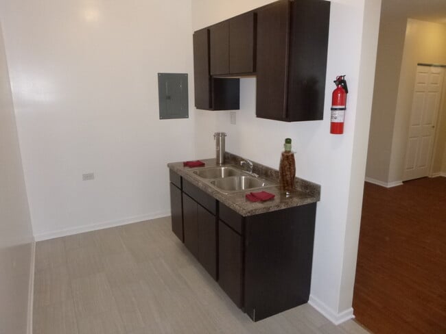 Foto del edificio - 3156 W Warren Blvd