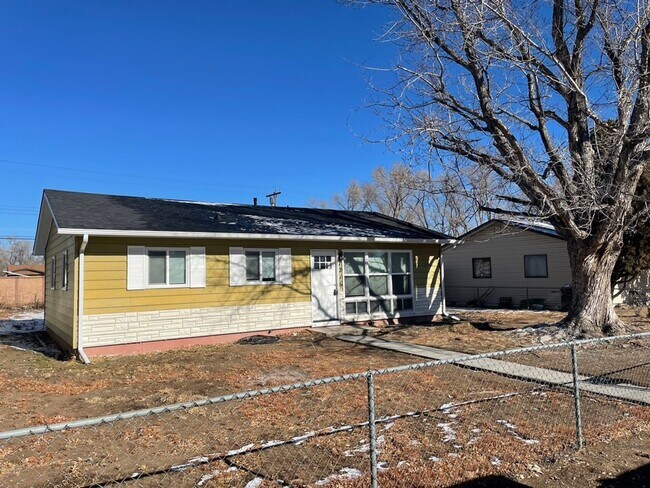 Foto del edificio - NEWLY REMODELED 3 BEDROOM RANCHER IN STRAT...