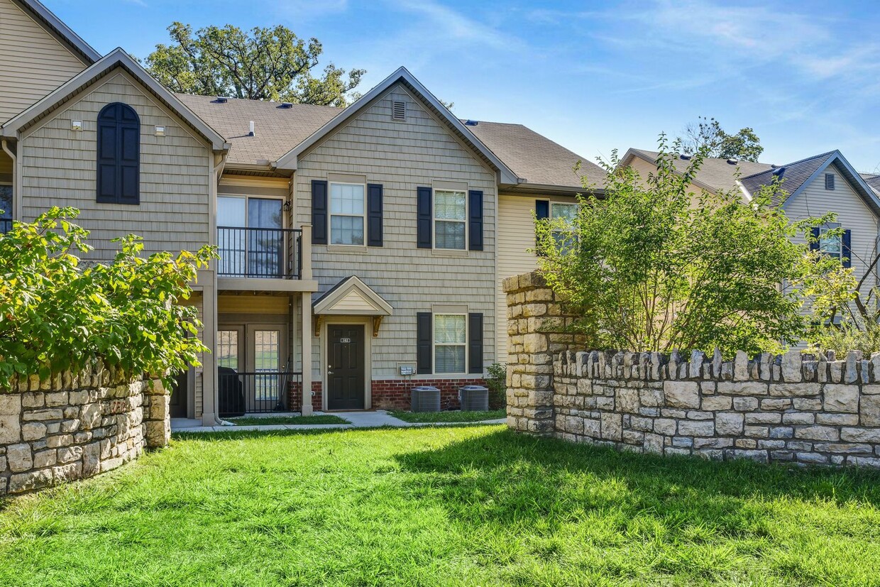 Primary Photo - 1605-105 Gilmore Park Ave-