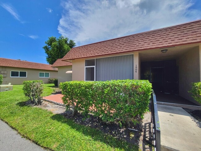 Building Photo - 1904 Palmland Dr
