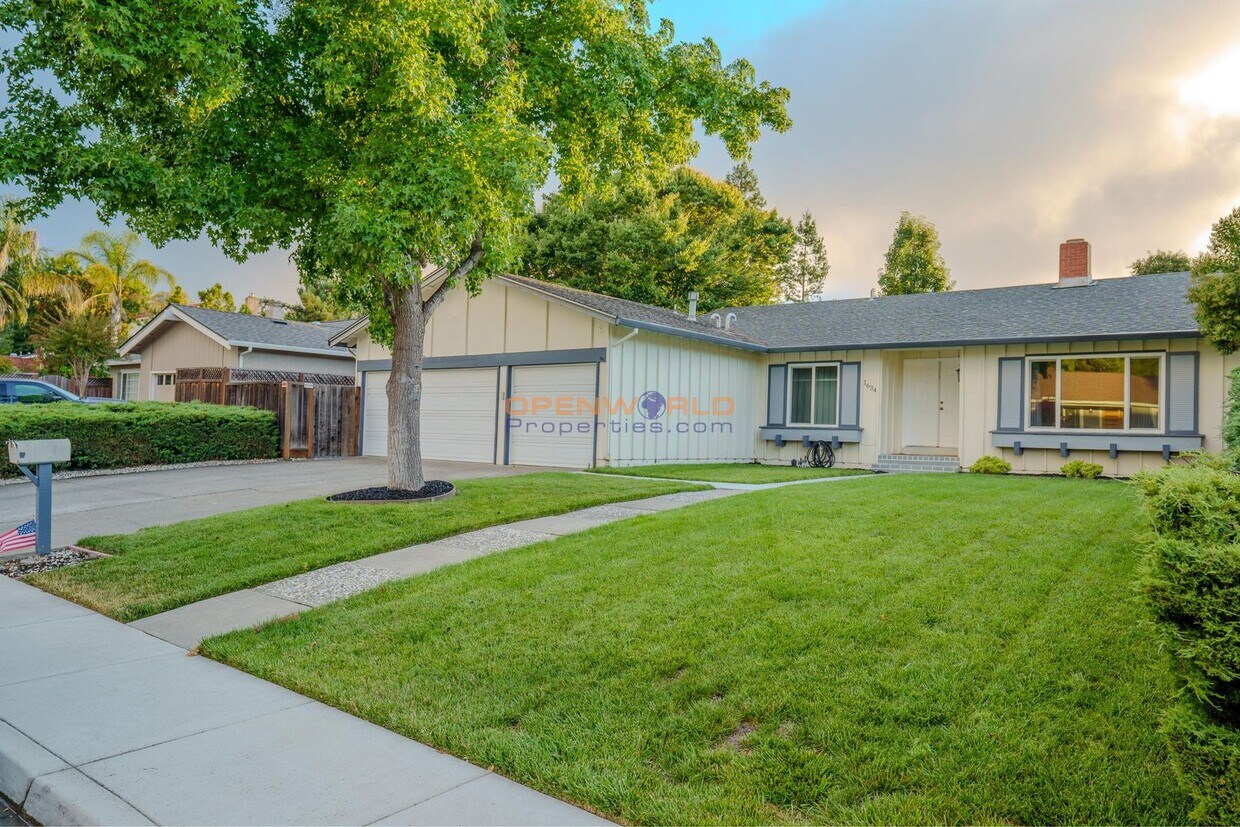 Foto principal - Spacious 4BR Single-Story Home w/ Garage i...