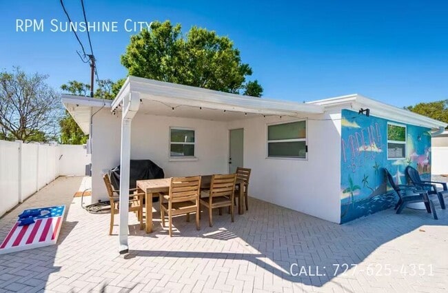 Building Photo - 10907 57th Ave