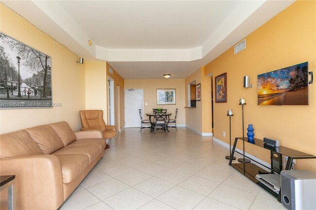 Foto del edificio - 5600 Collins Ave