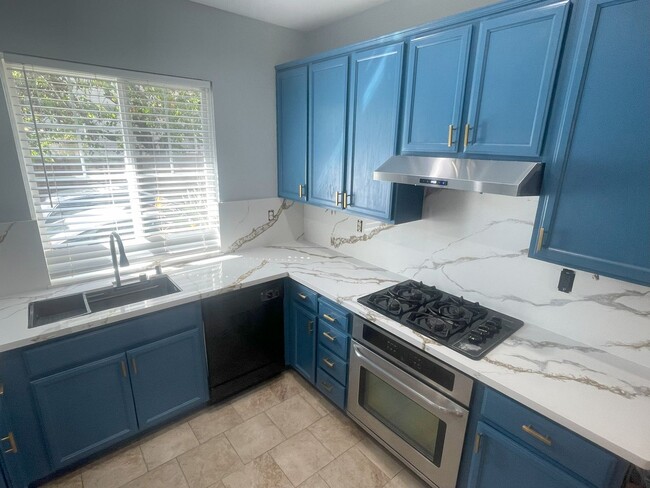 Foto del edificio - $3,590-GORGEOUS REMODELED 3 BEDROOM GLENMO...
