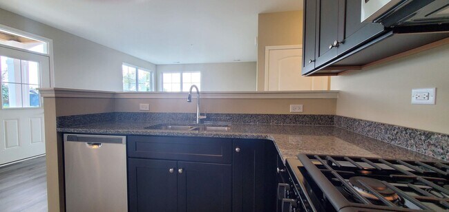 Foto del edificio - Douglas Fir-2Br/2Ba Rental Home-First Floor