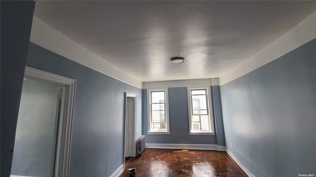 Foto del edificio - 1055 Manor Ave