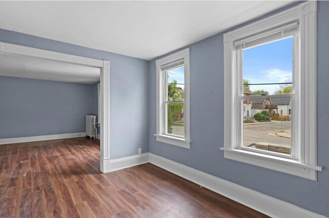 Building Photo - 118 E Concordia Ave