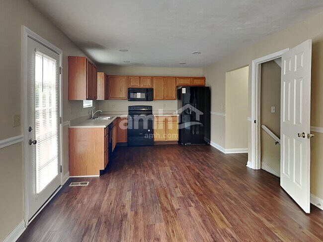 Building Photo - 519 Rosebud Cir