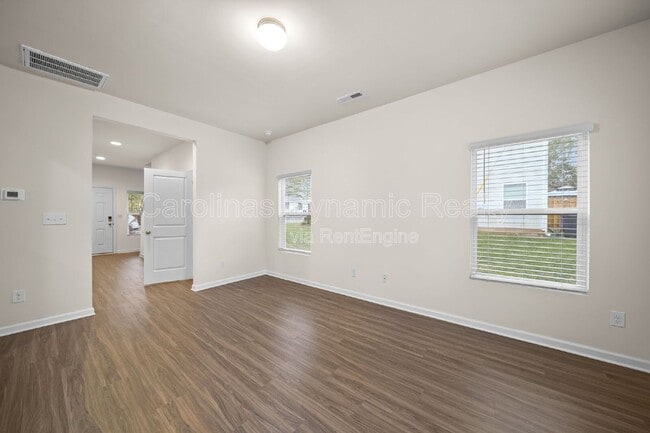 Building Photo - 711 Lackey St