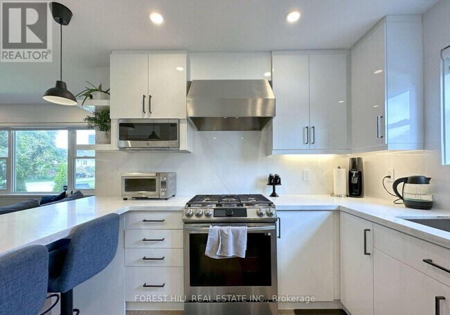 Photo du bâtiment - 217 Van Dusen Blvd