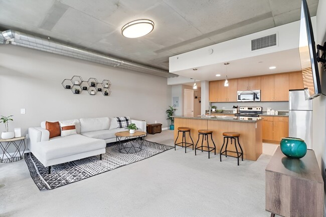 Foto del edificio - High Rise Condo w/ Views!