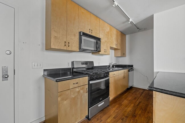 Building Photo - 915 Franklin St