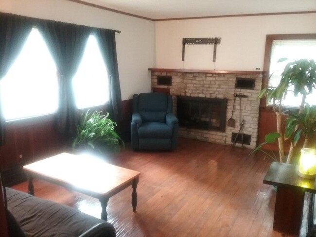 Living room facing East - 302 S Summit St