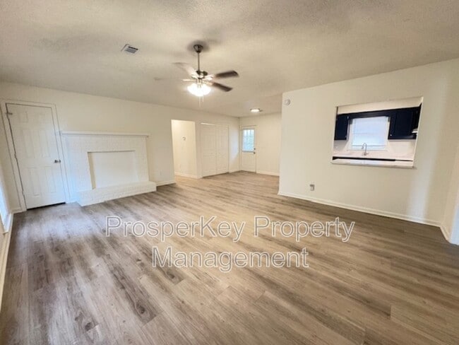 Building Photo - 106 Bonanza Dr