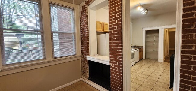 Foto del edificio - Parkside Living Across from Tower Grove Park with Sun Porch & Private Yard