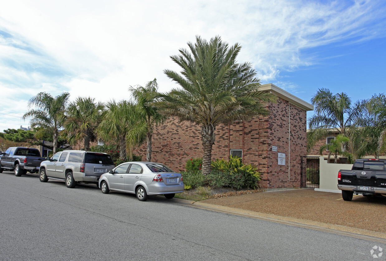 Building Photo - Excelsior Condominiums