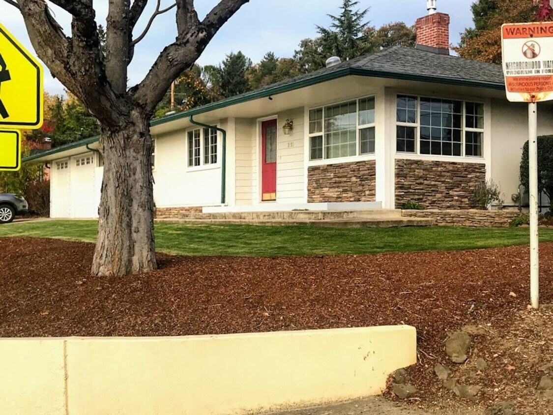 Foto principal - 3 br, 2 bath House - 1811 NW Kline St