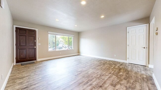 Building Photo - 2540 Campbell Dr