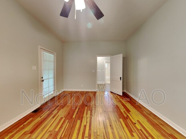 Foto del edificio - 10 Woodlawn Ave